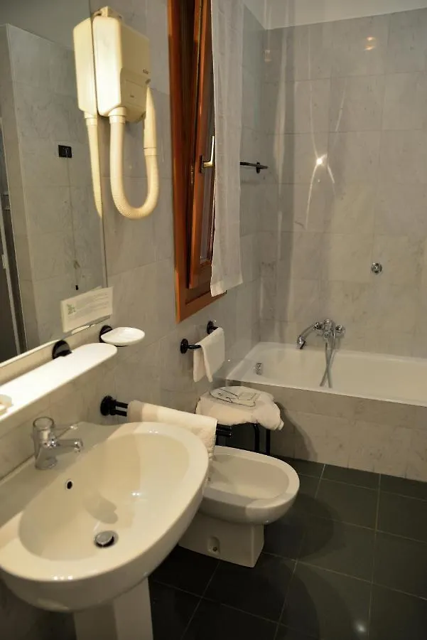 Ristorante Locanda Milano Hotel Gambolo 3*,  Italy